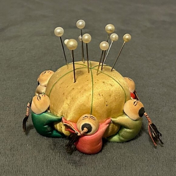 Vintage Chinese Silk Pin Cushion, 6 Children - Picture 2 of 9